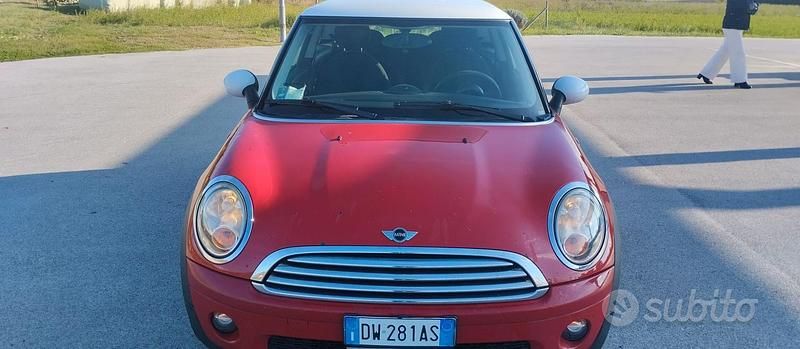Usata Mini Cooper 109 CV (80 kW) 2009 Rosso Utilitaria