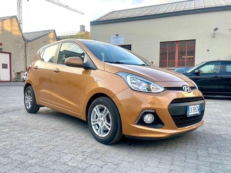 Usata Hyundai i10 Comfort 69 CV (50 kW) 2015 Bronzo Utilitaria