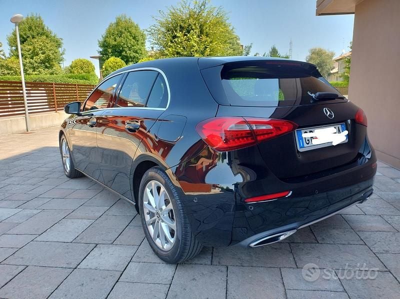 Nero Usata 2020 Mercedes A160 Berlina | 21.500 € (Buon prezzo) - Immagine 1/4