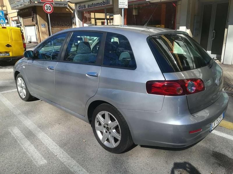 Usata Fiat Croma Dynamic 120 CV (88 kW) 2005 Argento Station wagon
