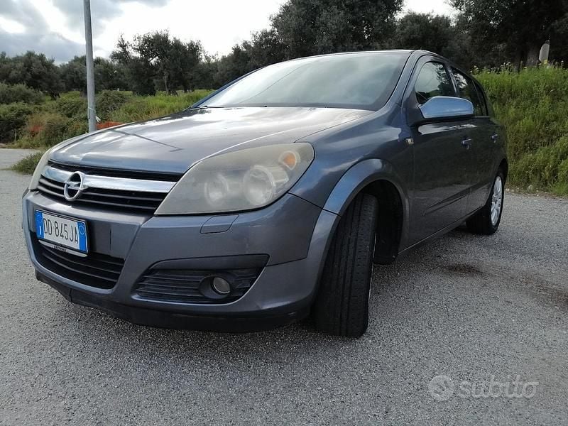 Usata Opel Astra Club 101 CV (74 kW) 2006 Berlina