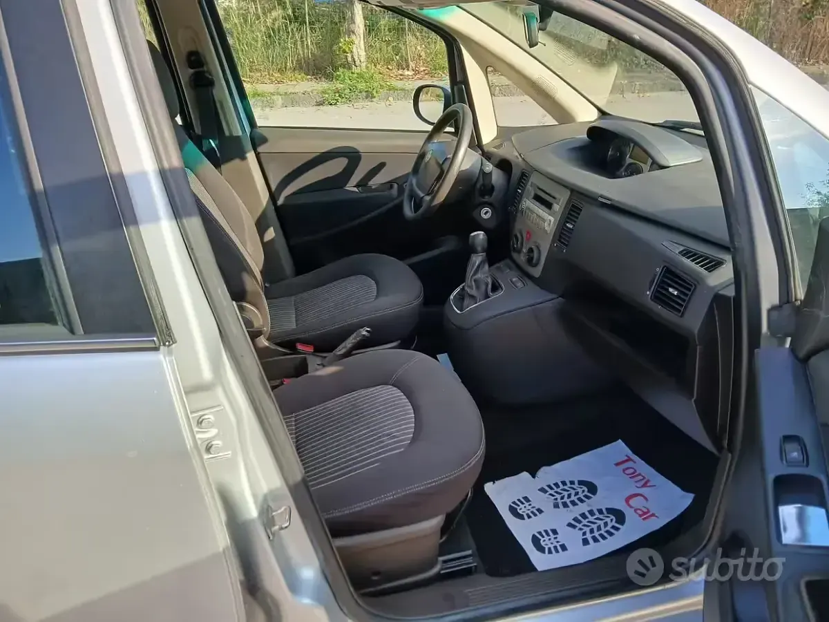 Usata Lancia Musa 95 CV (69 kW) 2011 Grigio Monovolume