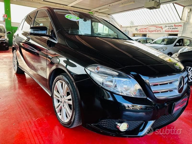 Usata Mercedes B200 Premium 136 CV (100 kW) 2013 Nero Utilitaria