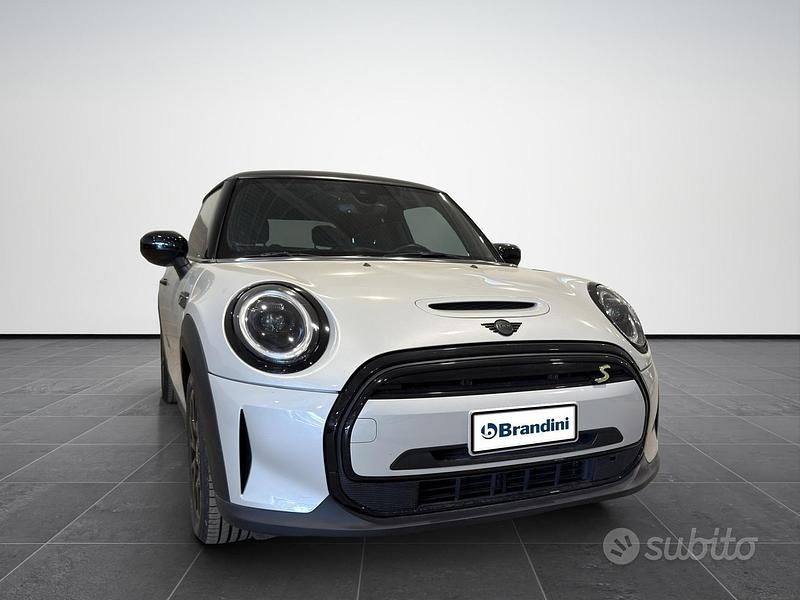 Gebraucht Mini Cooper SE Classic 75 kW (102 PS) 2022 Weiß Kleinwagen