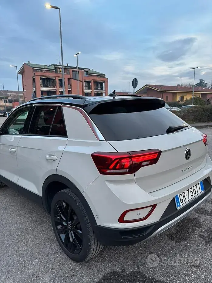Usata VW T-Roc Business 116 CV (85 kW) 2023 Grigio SUV