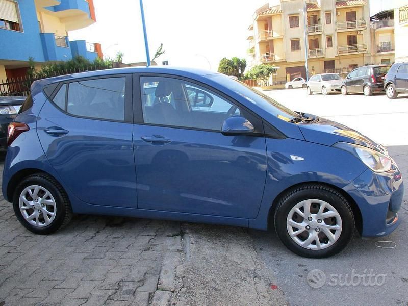 Używany Hyundai i10 Comfort 67 KM (49 kW) 2017 Niebieski Hatchback