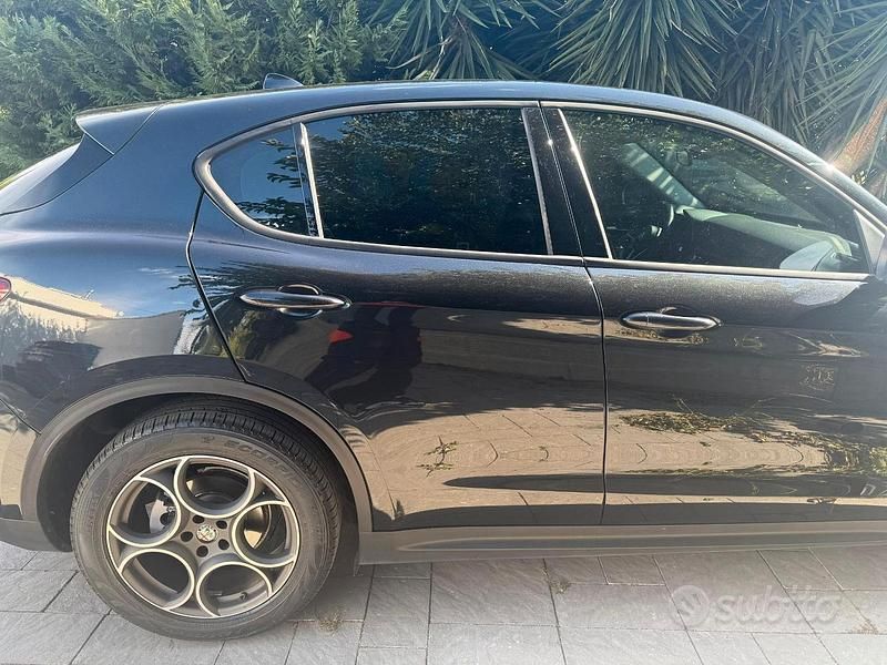 Usata Alfa Romeo Stelvio Executive 190 CV (139 kW) 2018 Nero SUV