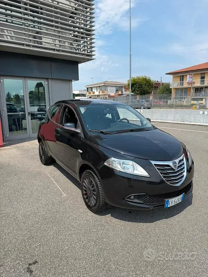 Usata Lancia Ypsilon 80 CV (58 kW) 2014 Nero Utilitaria