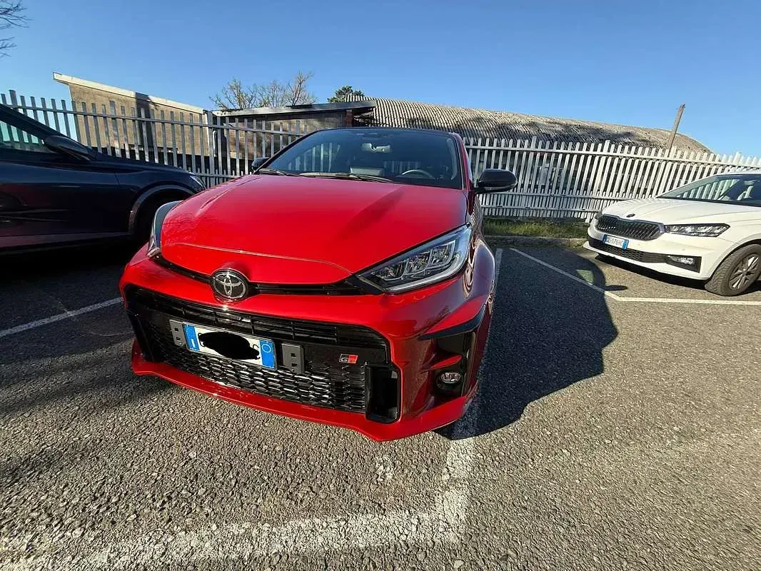 Usata Toyota Yaris 261 CV (191 kW) 2021 Rosso Utilitaria