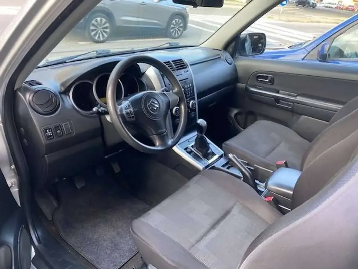 Usata Suzuki Grand Vitara 106 CV (77 kW) 2009 Argento SUV