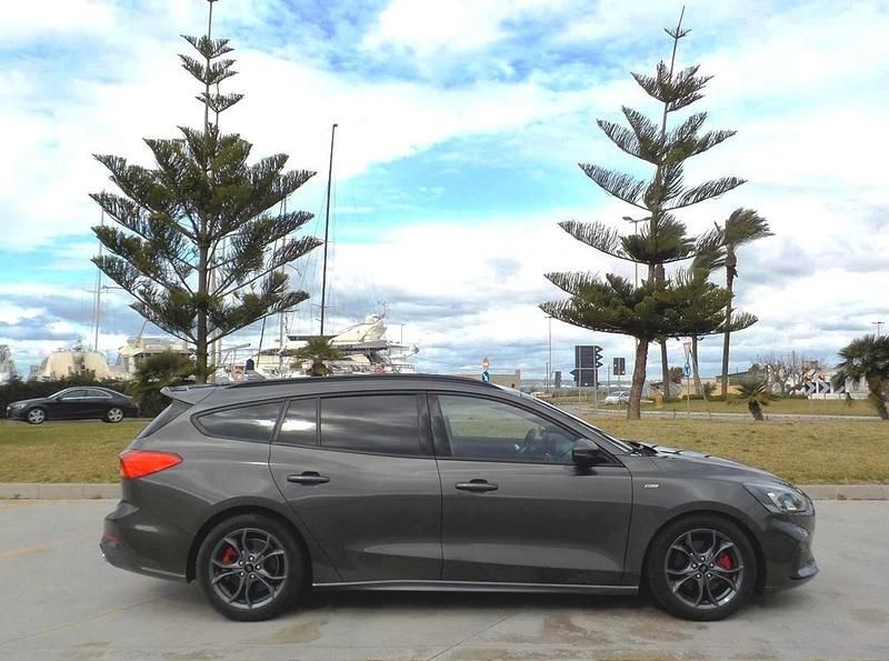 Usata Ford Focus ST-Line 120 CV (88 kW) 2019 Grigio Station wagon