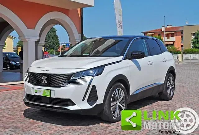 Usata Peugeot 3008 Allure 131 CV (96 kW) 2022 Bianco SUV