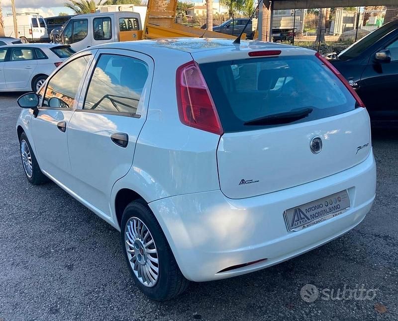 Usata Fiat Grande Punto S 75 CV (55 kW) 2011 Bianco Utilitaria