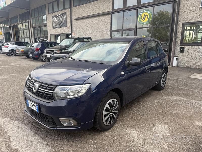 Usata Dacia Sandero Lauréate 90 CV (66 kW) 2017 Blu Berlina