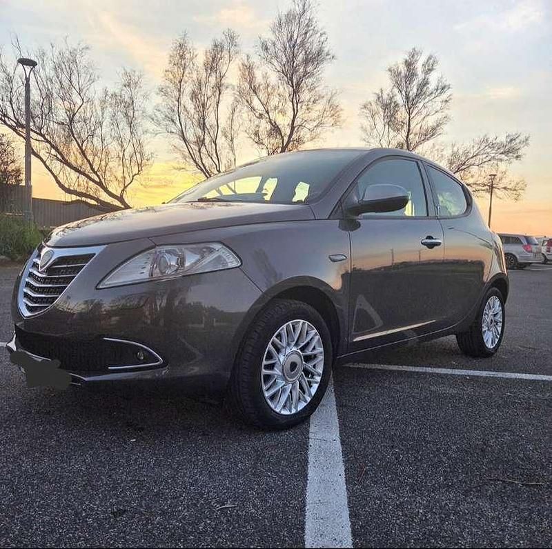 Usata Lancia Ypsilon S 95 CV (69 kW) 2014 Grigio Utilitaria