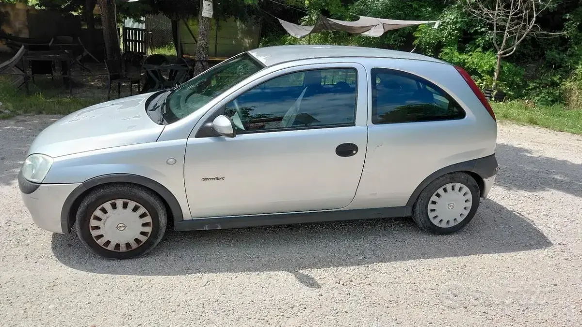 Usata Opel Corsa 58 CV (42 kW) 2001 Grigio Utilitaria