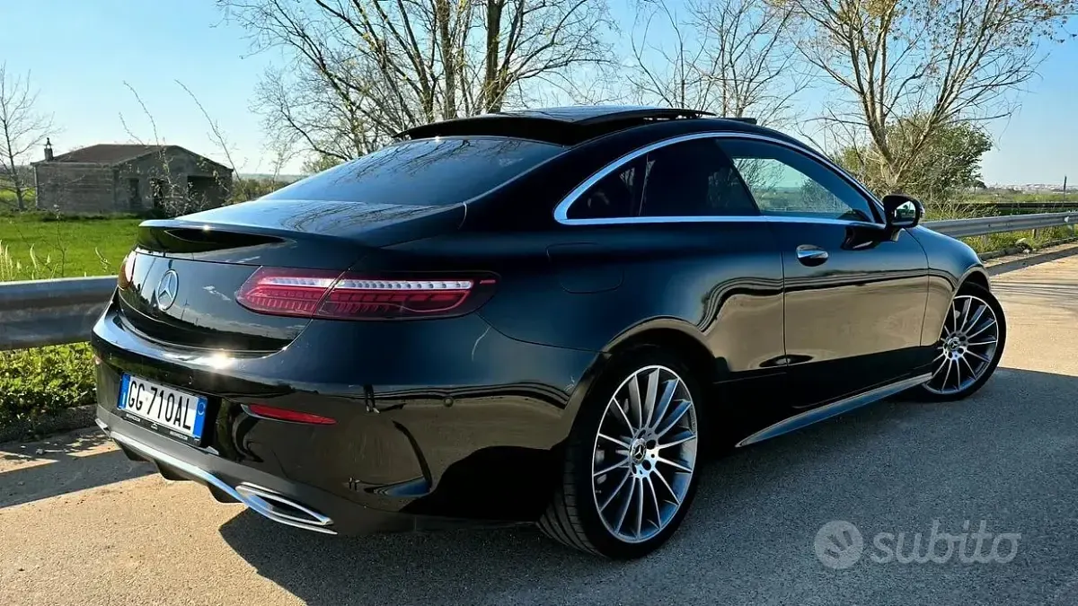 Usata Mercedes E400 Premium Plus 330 CV (242 kW) 2021 Nero Coupé