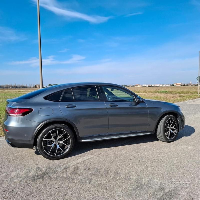 Usata Mercedes GLC220 194 CV (142 kW) 2023 Grigio Coupé