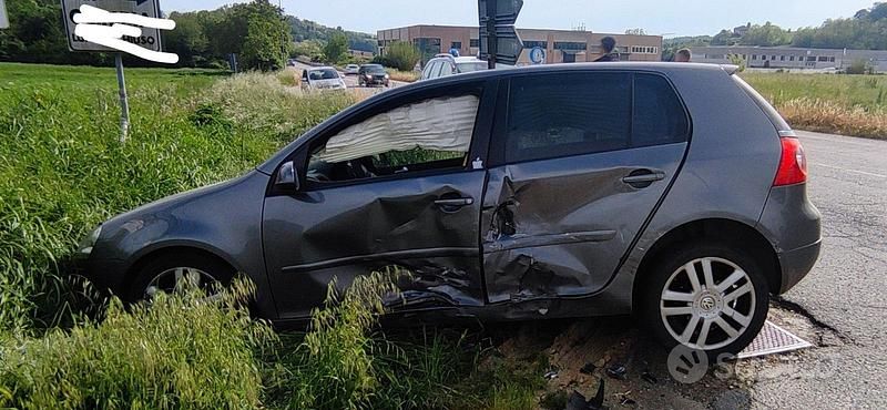 Usata 2006 VW Golf V Due volumi | 1200 € (Super prezzo) - Immagine 1/1