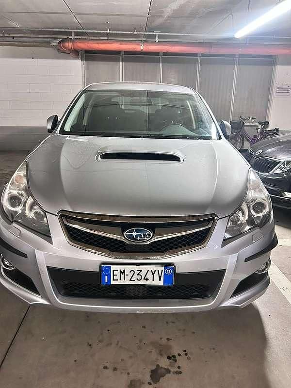 Usata Subaru Legacy Comfort 150 CV (110 kW) 2012 Argento Station wagon
