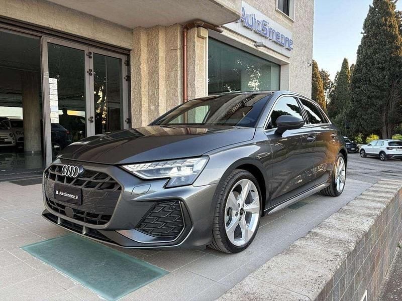 Grigio Usata 2025 Audi A3 Ambiente Tre volumi | 36.899 € (Buon prezzo) - Immagine 1/4