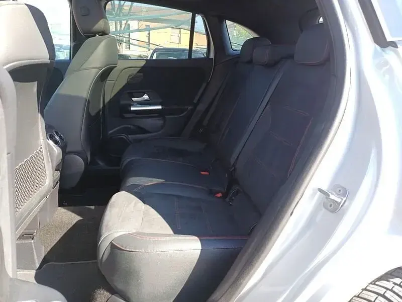 Usata Mercedes GLA200 AMG Line Premium 150 CV (110 kW) 2023 Argento iridio SUV