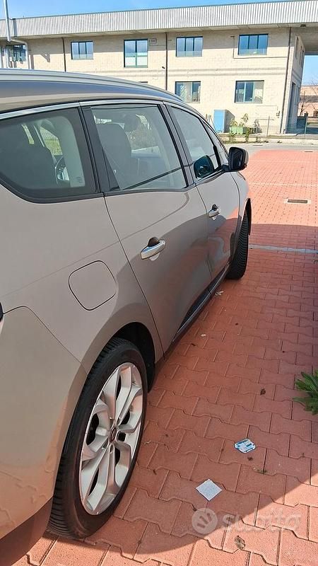 Usata Renault Grand Scénic IV 110 CV (80 kW) 2017 Marrone Monovolume