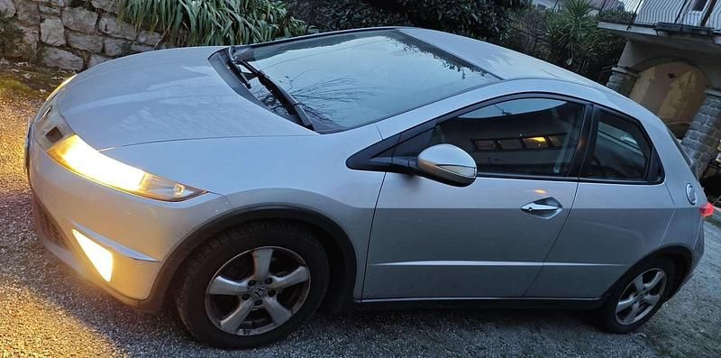 Usata Honda Civic Elegance 99 CV (72 kW) 2011 Berlina