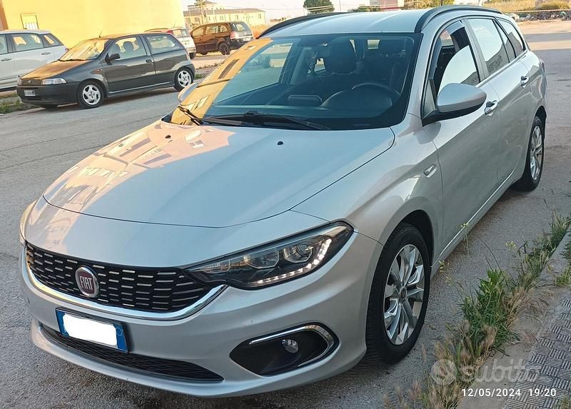 Usata Fiat Tipo 120 CV (88 kW) 2017 Grigio Station wagon