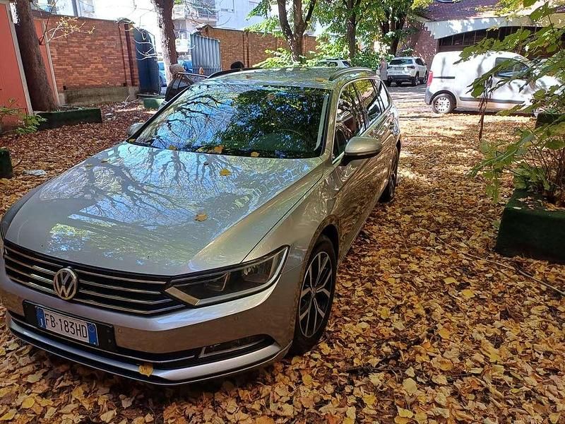 Argento Usata 2015 VW Passat Business Tre volumi | 9000 € (Buon prezzo) - Immagine 1/4