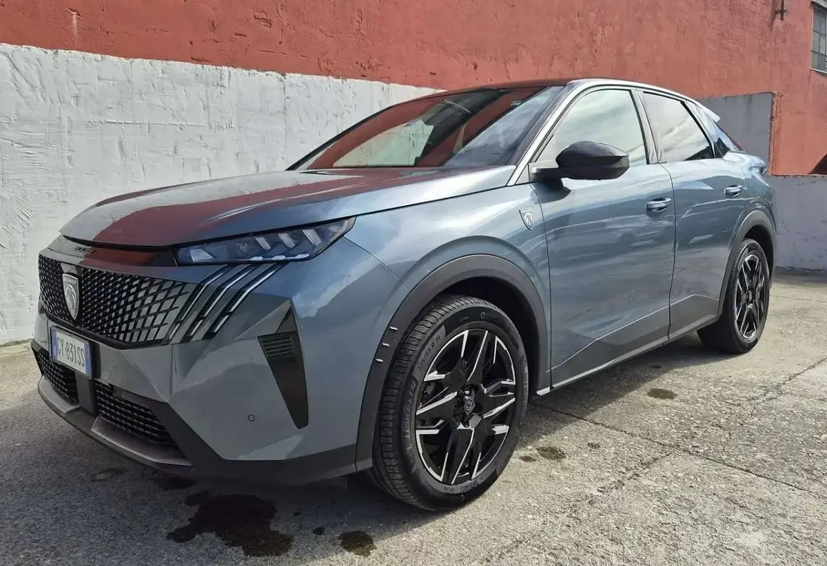 Usata Peugeot 3008 GTi 136 CV (100 kW) 2025 Blu/azzurro SUV