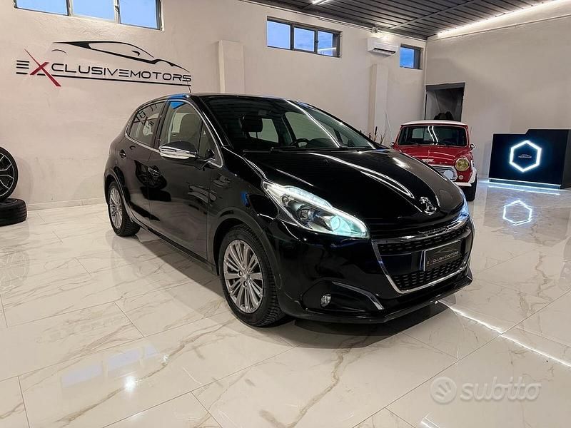 Blu Usata 2019 Peugeot 208 Allure Due volumi | 7900 € (Ottimo prezzo) - Immagine 1/4