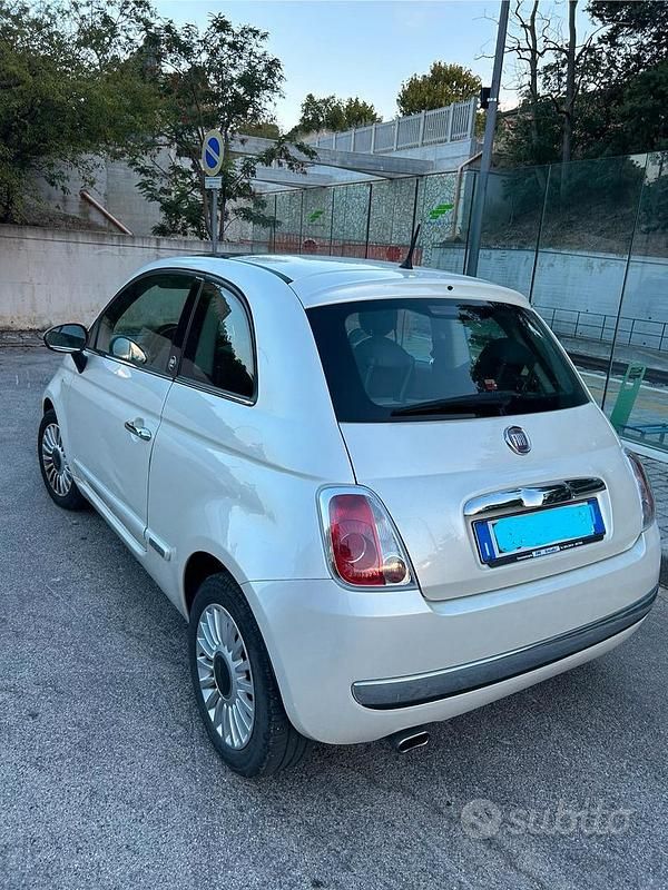 Usata Fiat 500 Lounge 69 CV (50 kW) 2011 Bianco Utilitaria