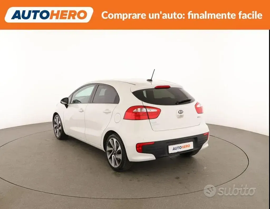 Usata Kia Rio 90 CV (66 kW) 2015 Bianco Berlina