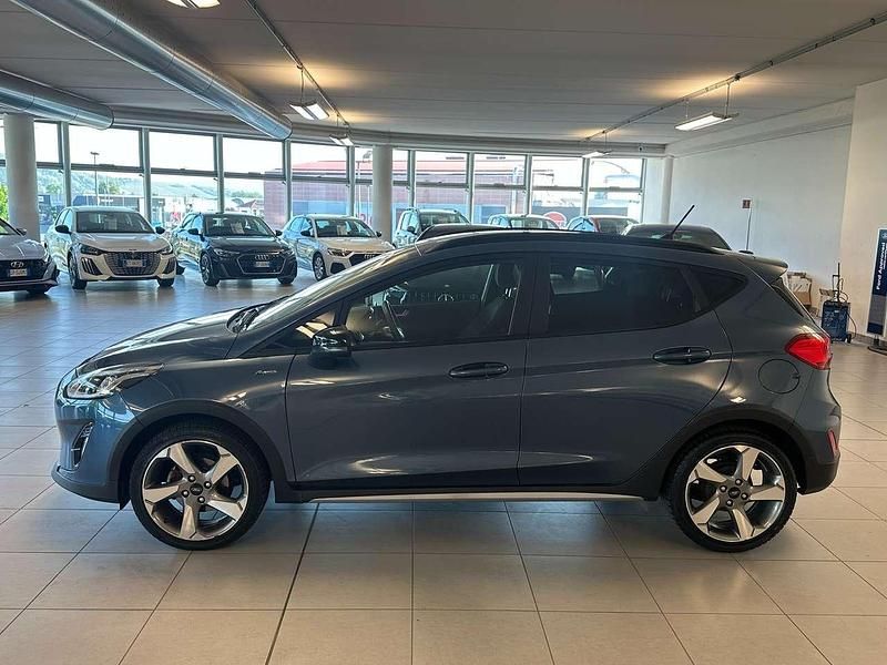 Usata Ford Fiesta Active 101 CV (74 kW) 2019 Chrome blu + tetto nero Utilitaria