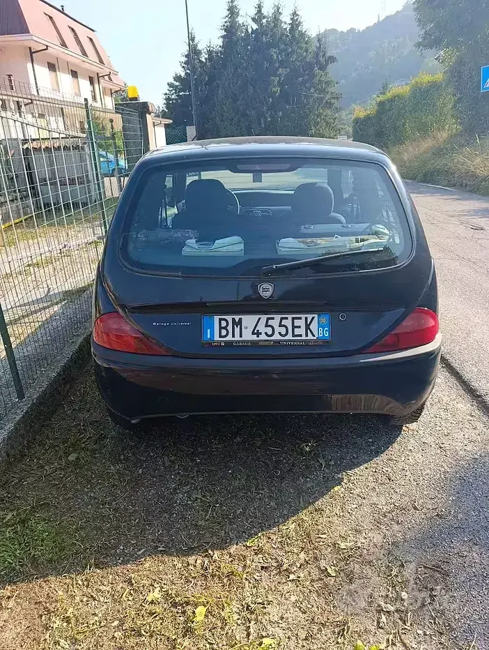 Usata Lancia Ypsilon 54 CV (39 kW) 2000 Bluazzurro Utilitaria
