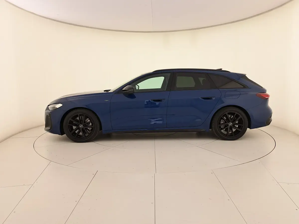 Usata Audi A5 S-Line 299 CV (219 kW) 2025 Blu ascari metallizzato Station wagon