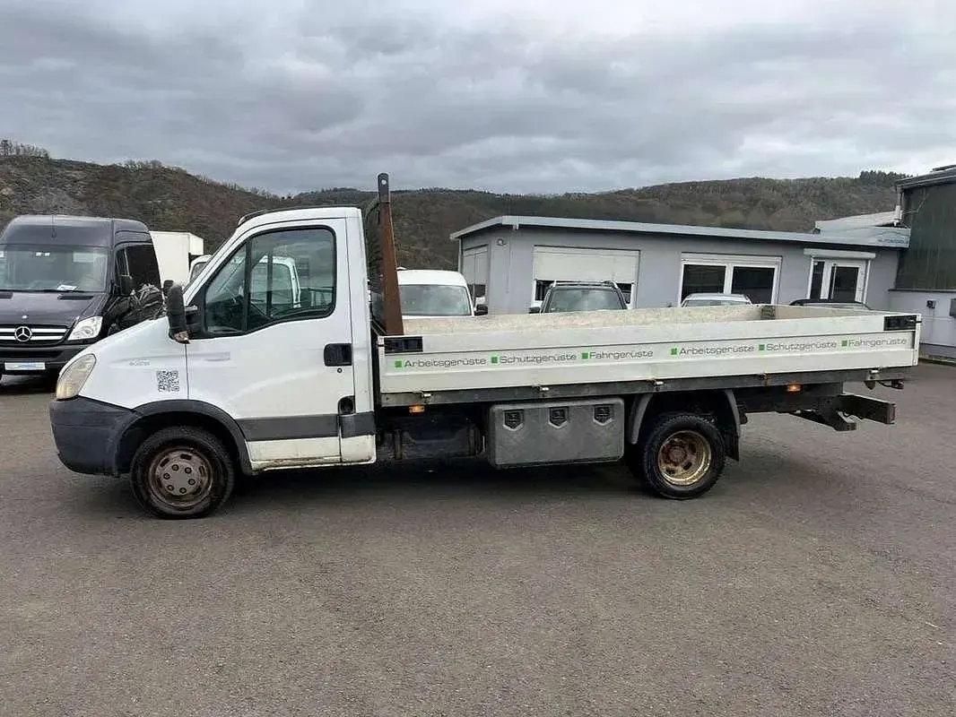 Usado Iveco Daily 145 CV (106 kW) 2011 Blanco Utilitario