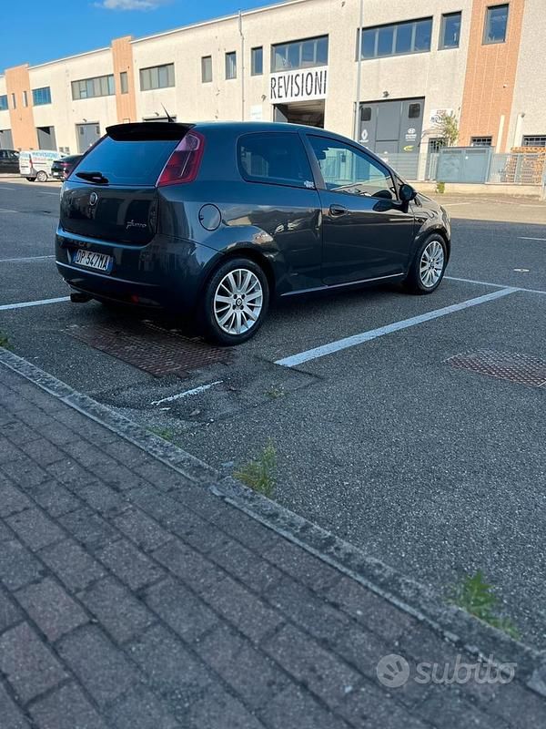 Usata Fiat Grande Punto 90 CV (66 kW) 2008 Grigio Utilitaria
