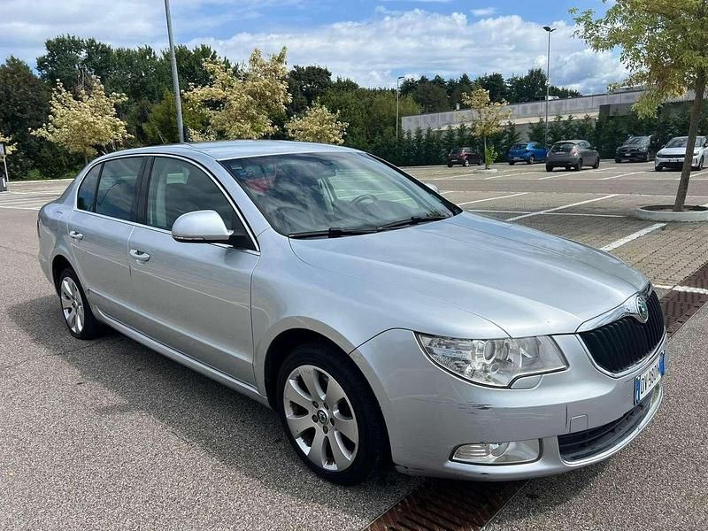 Usata Skoda Superb Elegance 140 CV (102 kW) 2009 Grigio Berlina