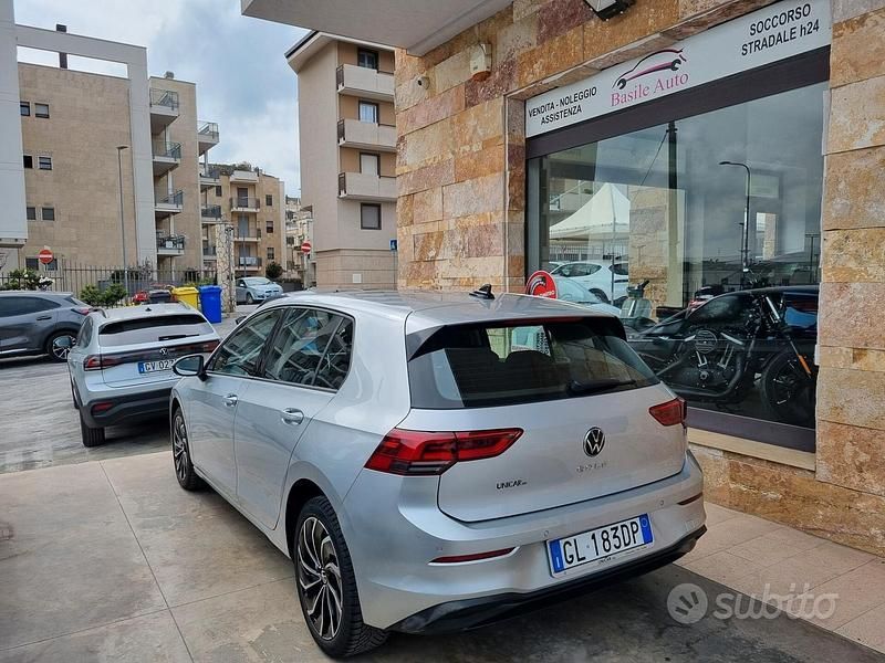 Usata VW Golf VIII Life 116 CV (85 kW) 2022 Grigio Berlina