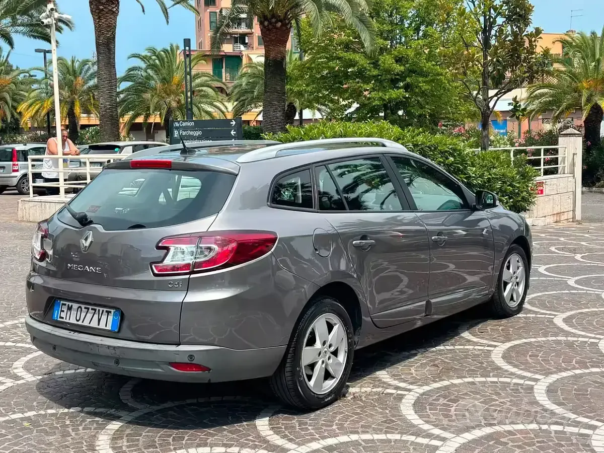 Usata Renault Mégane GrandTour 110 CV (80 kW) 2012 Marrone Station wagon