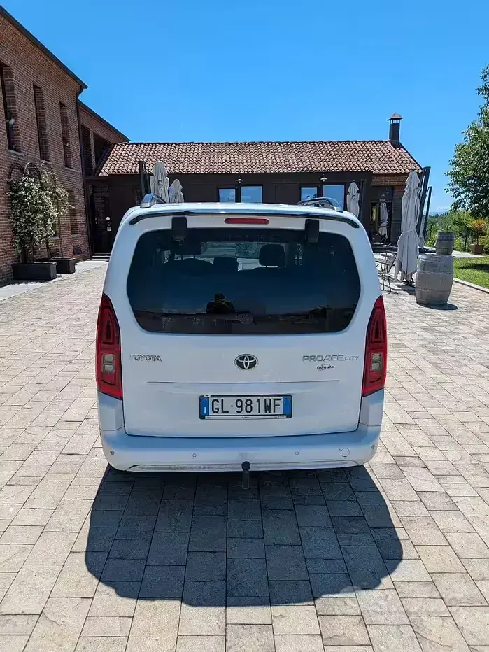 Usata Toyota Proace City City 110 CV (80 kW) 2023 Bianco Monovolume