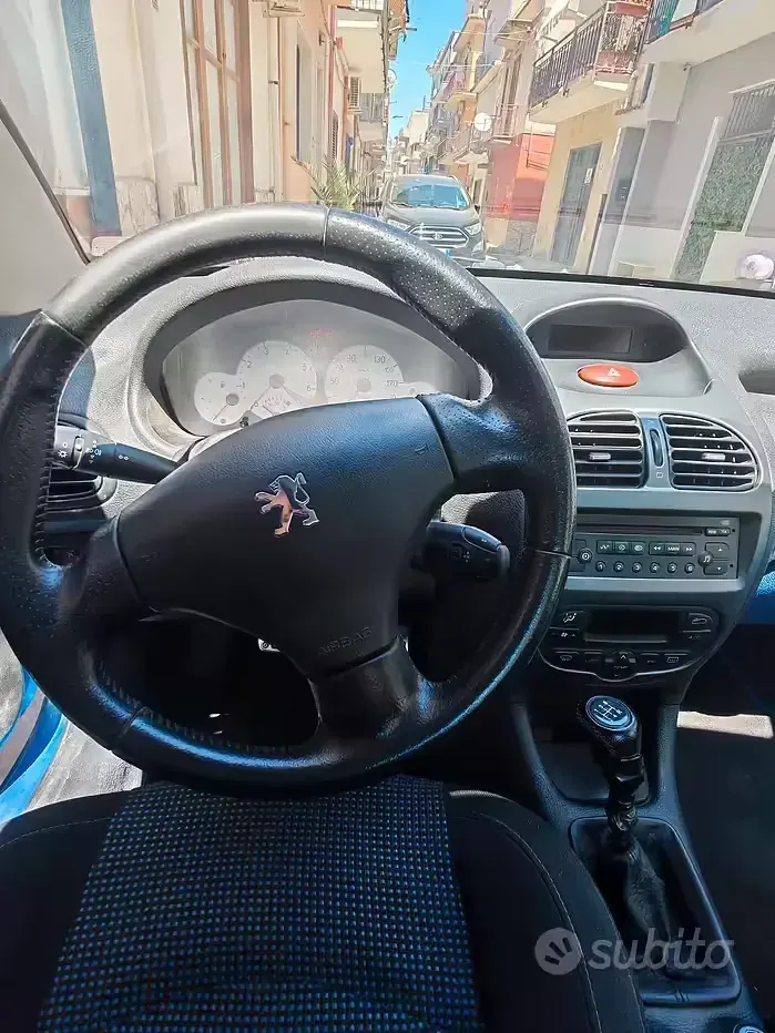 Usata Peugeot 206 CC 109 CV (80 kW) 2002 Cabrio