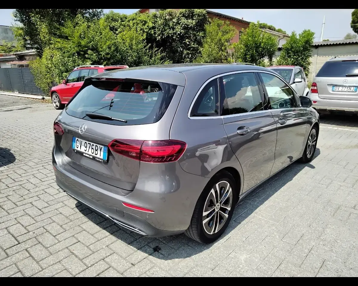 Usata Mercedes B180 Advanced 135 CV (99 kW) 2023 Grigio Utilitaria
