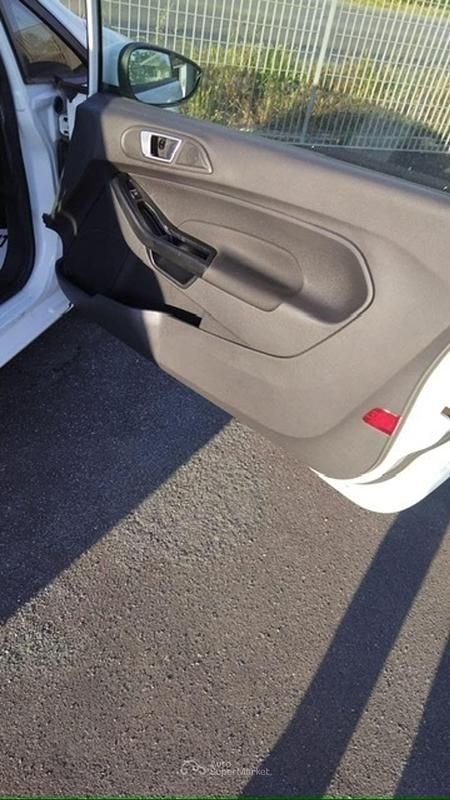 Usata Ford Fiesta 75 CV (55 kW) 2015 Bianco Utilitaria