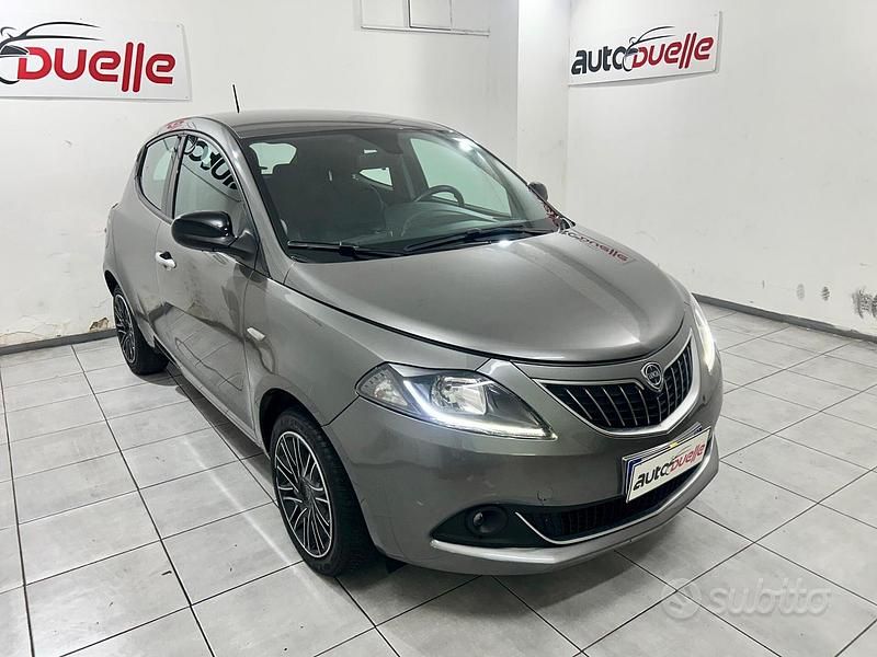 Usata Lancia Ypsilon Silver 69 CV (50 kW) 2022 Grigio Utilitaria