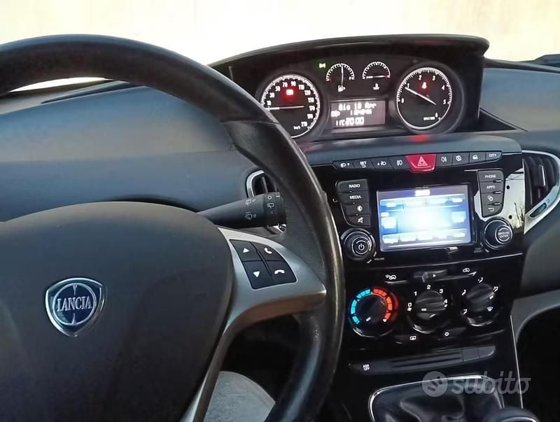 Usata Lancia Ypsilon 95 CV (69 kW) 2016 Blu Utilitaria