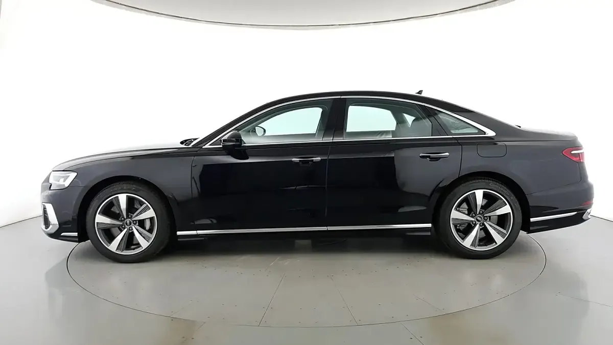 Usata Audi A8 Ambiente 462 CV (339 kW) 2024 Nero brillante Berlina