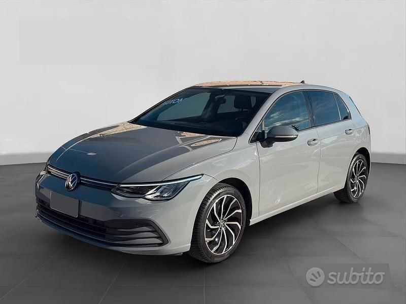 Grigio Usata 2022 VW Golf Style Tre volumi | 23.900 € (Buon prezzo) - Immagine 1/4